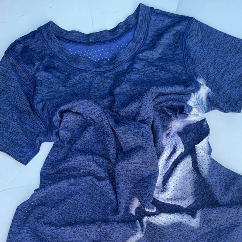 Lululemon Breeze By Short Sleeve in Blazer Blue / Black Size 4